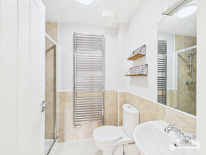 Ensuite- click for photo gallery